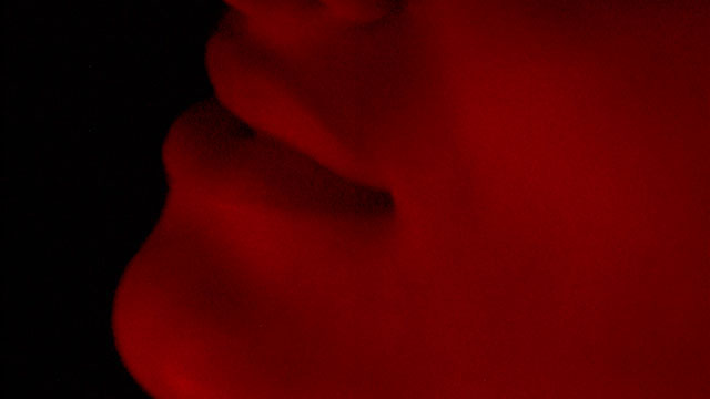 lips red light Detail von Nikis vollen Lippen im roten Licht.